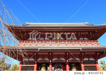 浅草寺の山門　浅草　東京の観光地 84530735