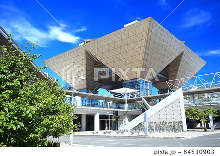 【東京都】晴天下の東京ビッグサイト 84530903