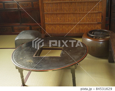 テーブル 84531629