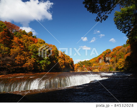 東洋のナイアガラ　吹割の滝 84532028