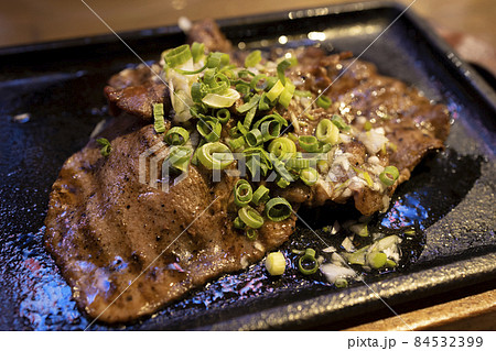美味しい牛たん塩焼肉 84532399