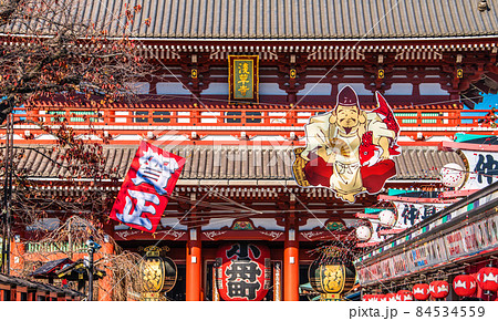 日本の東京都市景観 師走。オミクロン株に世界が震撼。東京・浅草寺は…＝12月2日 84534559