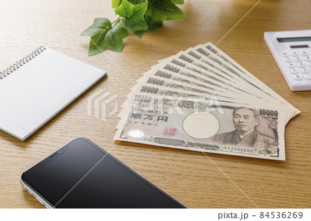 お金　10万円 84536269