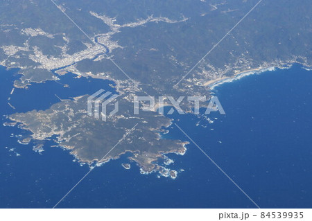 静岡県下田白浜大浜海水浴場上空からの風景 84539935