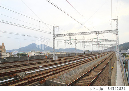 新幹線の線路(山陽新幹線／フル規格) 84542821