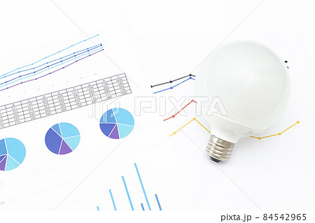 電球とグラフ 白バック 電球とグラフ 白バック 84542965