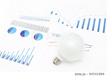 電球とグラフ　白バック 84542969