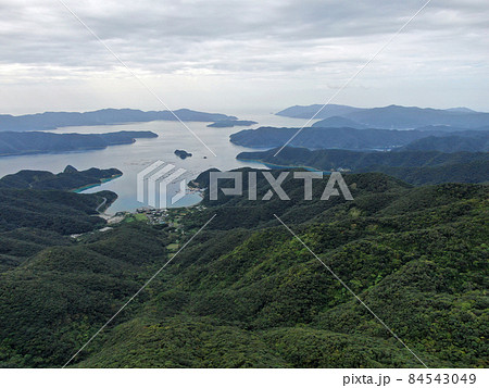奄美の高知山から油井方面の海岸を望む 奄美の高知山から油井方面の海岸を望む 84543049