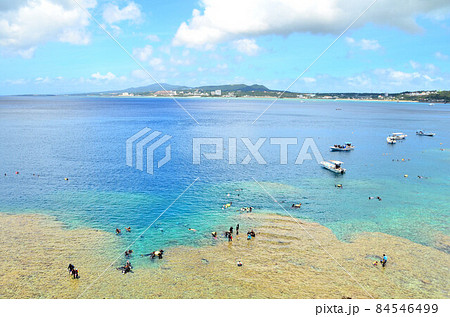 真栄田岬よりムーンビーチ、タイガービーチ方面を望む(沖縄県恩納村)【2019.7】 真栄田岬よりムーンビーチ、タイガービーチ方面を望む(沖縄県恩納村)【2019.7】 84546499