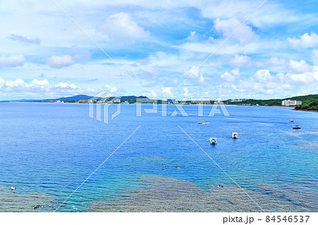 真栄田岬よりムーンビーチ、タイガービーチ方面を望む(沖縄県恩納村)【2020.9】 真栄田岬よりムーンビーチ、タイガービーチ方面を望む(沖縄県恩納村)【2020.9】 84546537