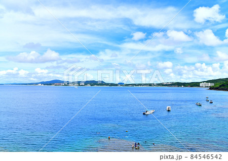 真栄田岬よりムーンビーチ、タイガービーチ方面を望む(沖縄県恩納村)【2020.9】 84546542