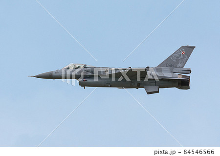 ポーランド空軍F-16Cブロック52+「タイガーデモチーム」水平飛行 84546566