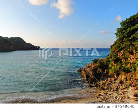 奄美の宇検村の船越海岸の夕景空撮 84549040