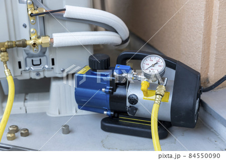 エアコンの真空引き　真空ポンプ 84550090