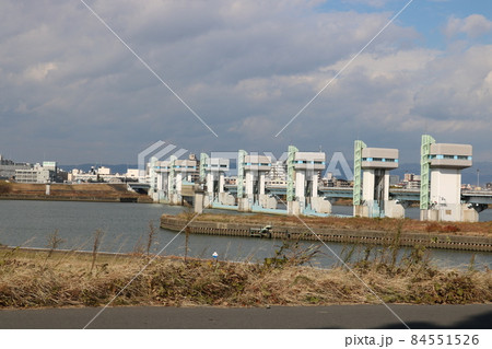 大阪　淀川大堰 84551526
