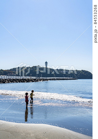 【神奈川県】片瀬西浜から見る江ノ島 【神奈川県】片瀬西浜から見る江ノ島 84553268