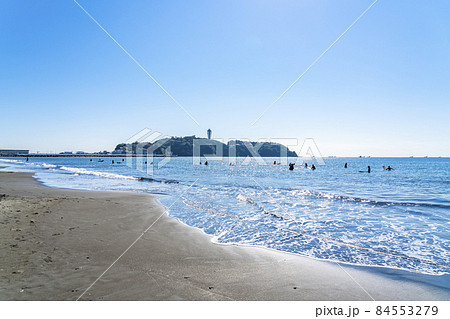 【神奈川県】片瀬西浜から見る江ノ島 【神奈川県】片瀬西浜から見る江ノ島 84553279