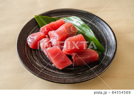 角切りマグロの刺し身 84554569