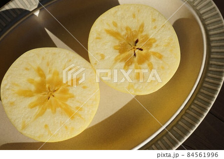 リンゴの新品種はるか(蜜入り) リンゴの新品種はるか(蜜入り) 84561996