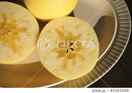 リンゴの新品種はるか（蜜入り） 84562009