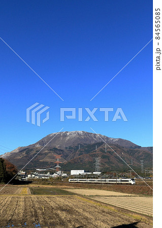 伊吹山と特急しらさぎ 84565085