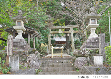 【黒瀧神社】 三重県松阪市飯高町森 【黒瀧神社】 三重県松阪市飯高町森 84567066