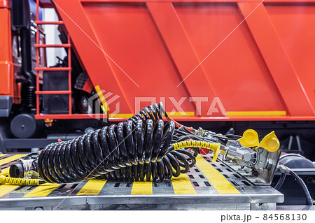 pneumatic pumping hoses and connections of the body with the trailer 84568130