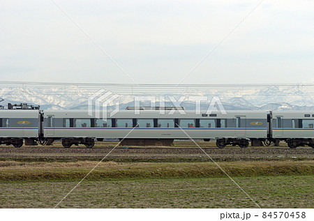 北陸本線　美川ー加賀笠間　JR西日本　683系　S21編成（金沢）　②　サハ683-2401　海側 84570458