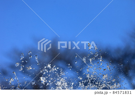 噴水の水しぶき 噴水の水しぶき 84571831
