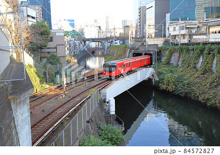 聖橋付近から見た丸の内線の地上区間とJR総武線・中央線  84572827
