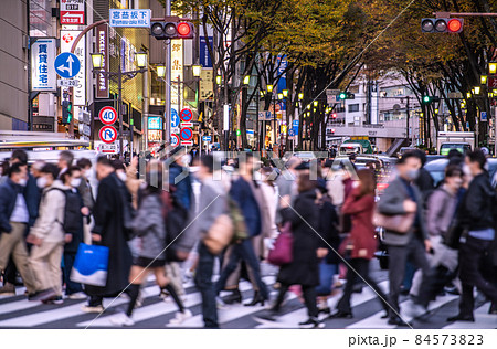 日本の東京都市景観 オミクロン株に世界は震撼。師走の渋谷・宮益坂下は、脅威の人流…=3日 日本の東京都市景観 オミクロン株に世界は震撼。師走の渋谷・宮益坂下は、脅威の人流…=3日 84573823