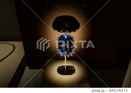 Blue Sapphire Gem Jewelry in Smithsonian Museum 84574473