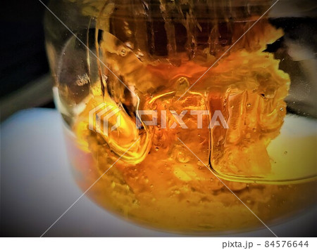 黄金色の巣蜜　素材　背景 84576644