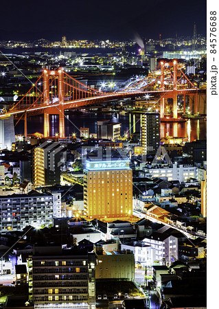 高塔山からの素晴らしい夜景 ライトアップされた若戸大橋（福岡県北九州市)の写真素材 [84576688] - PIXTA