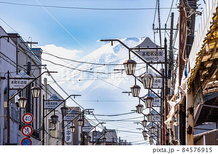 山梨県 富士吉田市 商店街からの富士山 山梨県 富士吉田市 商店街からの富士山 84576915