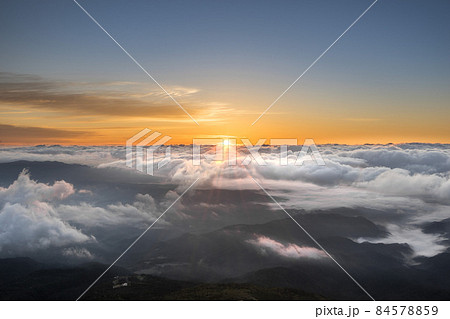御嶽山九合目　石室山荘からの、ご来光（長野県木曽郡木曽町三岳）※作品コメント欄に撮影位置 84578859