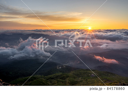 御嶽山九合目　石室山荘からの、ご来光（長野県木曽郡木曽町三岳）※作品コメント欄に撮影位置 84578860