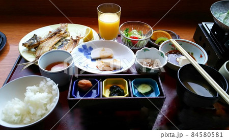 ホテルの朝食　和食膳 84580581