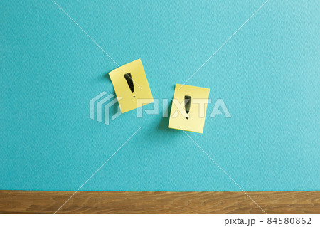 Sticky notepad with exclamation mark on blue wall. Thinking, solution, business, idea concept 84580862