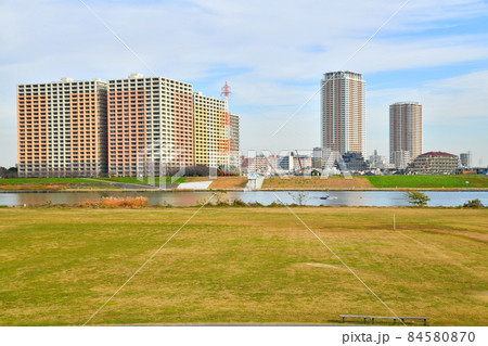 江戸川越しにJR市川駅周辺を望む(東京都江戸川区)【2021.11】 江戸川越しにJR市川駅周辺を望む(東京都江戸川区)【2021.11】 84580870