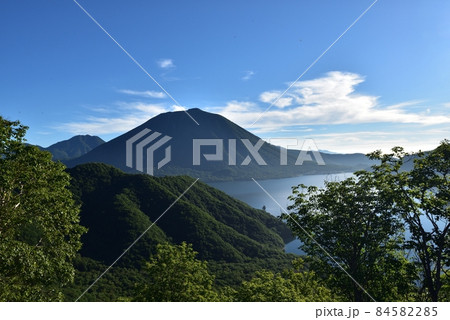 トラバース、社山、中禅寺湖、男体山、日光、栃木 トラバース、社山、中禅寺湖、男体山、日光、栃木 84582285