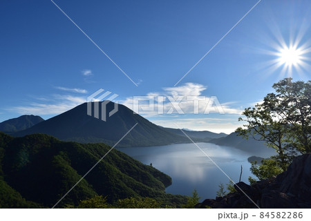トラバース、社山、中禅寺湖、男体山、日光、栃木 トラバース、社山、中禅寺湖、男体山、日光、栃木 84582286
