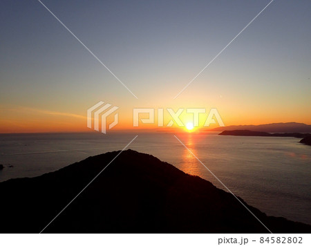 加太国民休暇村から沈む夕陽を眺む 84582802