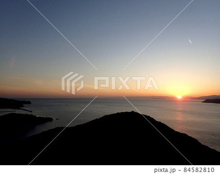 加太国民休暇村から沈む夕陽を眺む 加太国民休暇村から沈む夕陽を眺む 84582810