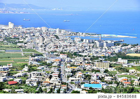 沖縄県南城市佐敷津波古周辺を望む(沖縄県南城市)【2019.10】 沖縄県南城市佐敷津波古周辺を望む(沖縄県南城市)【2019.10】 84583688