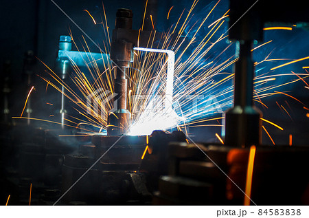 Welding robots movement in a car factory Welding robots movement in a car factory 84583838
