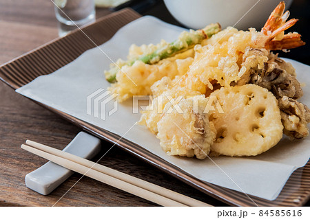 天婦羅 天ぷら 和食器盛り合わせ 高画質クローズアップ素材 84585616