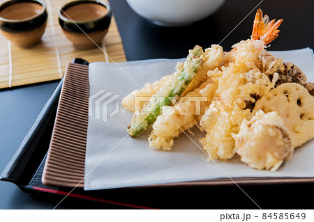 天婦羅 天ぷら 和食器盛り合わせ 高画質クローズアップ素材 天婦羅 天ぷら 和食器盛り合わせ 高画質クローズアップ素材 84585649