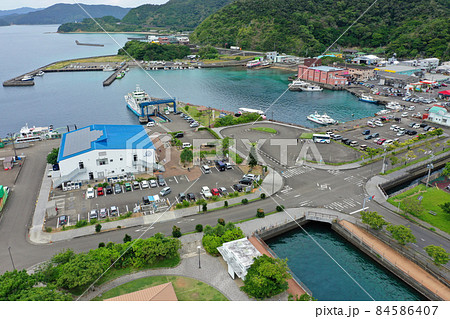 奄美の古仁屋港周辺の空撮 奄美の古仁屋港周辺の空撮 84586407