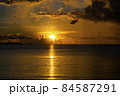 南の島のビーチの夕日　パラオ共和国 84587291